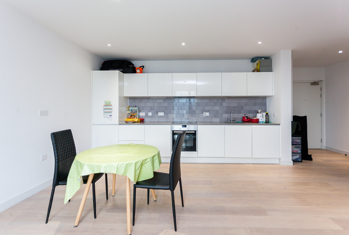 1 bedroom apartments/flats to sale in Rope Terrace, Royal Docks, London-image 3