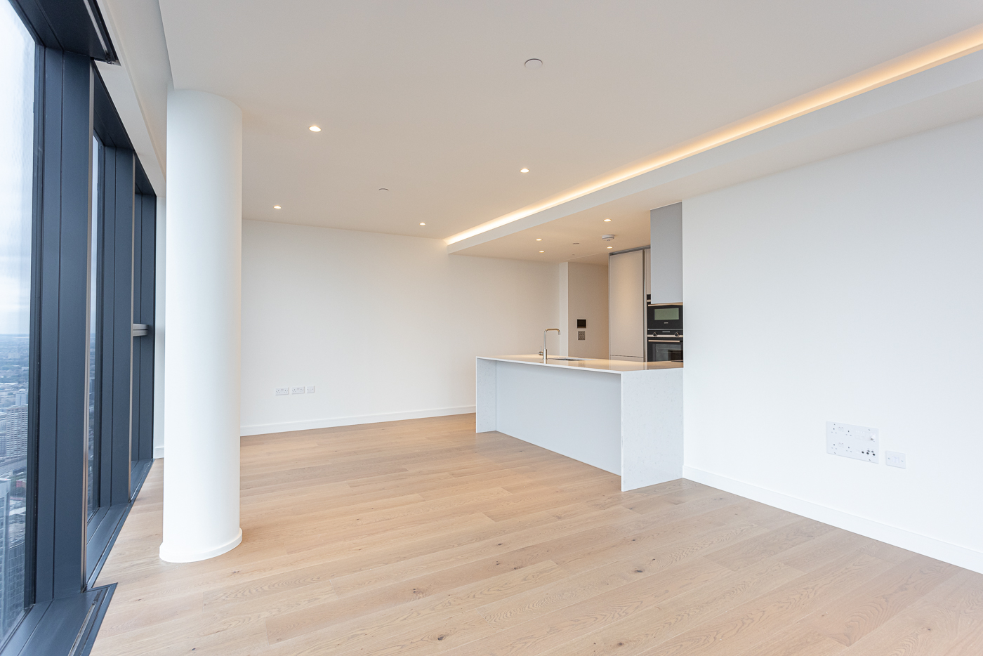 2 bedrooms apartments/flats to sale in Marsh Wall, Canary Wharf, London-image 5