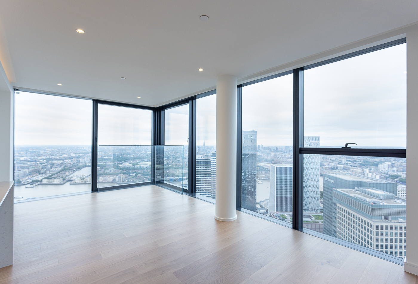 2 bedrooms apartments/flats to sale in Marsh Wall, Canary Wharf, London-image 2