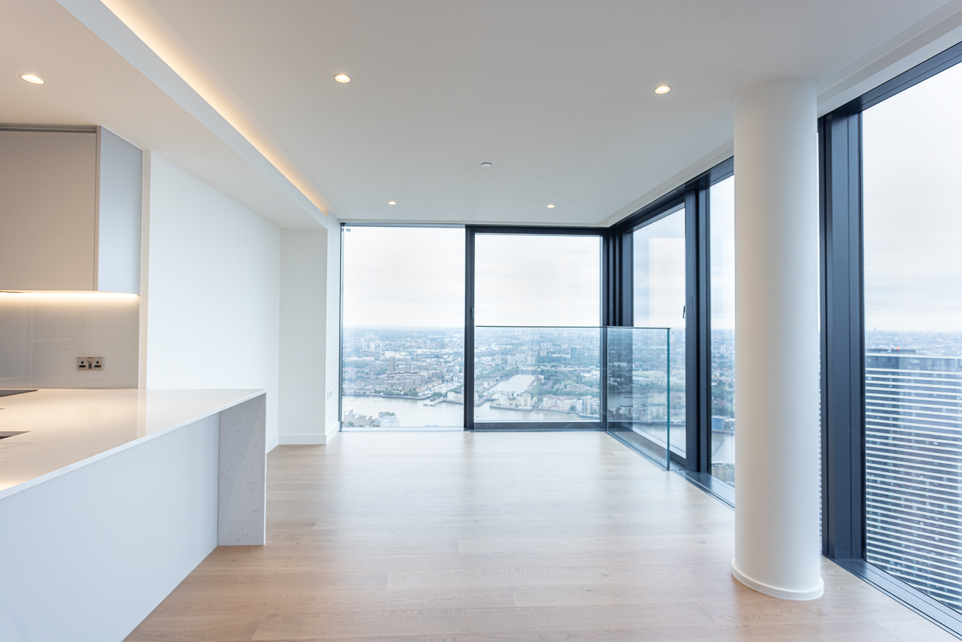2 bedrooms apartments/flats to sale in Marsh Wall, Canary Wharf, London-image 3