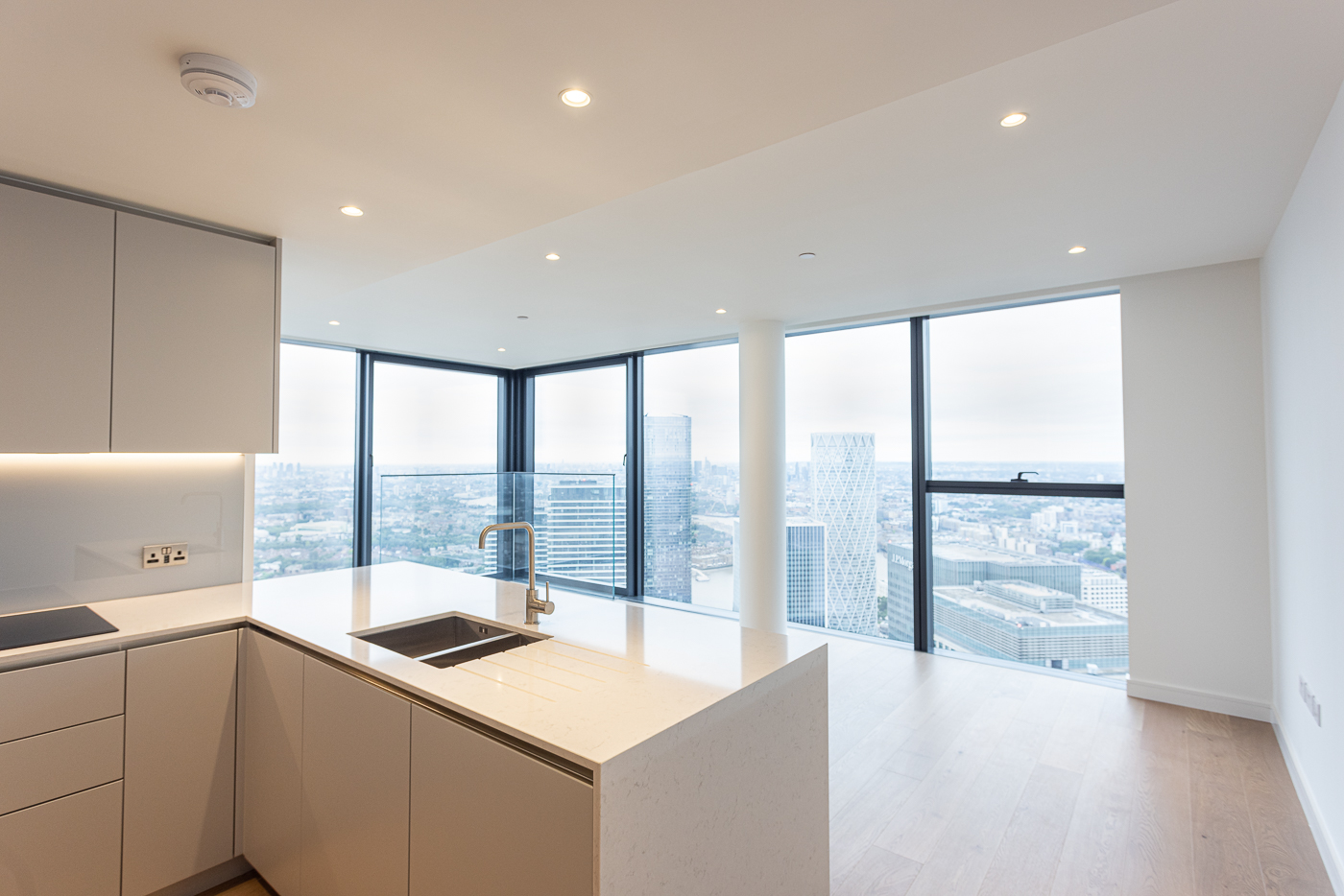 2 bedrooms apartments/flats to sale in Marsh Wall, Canary Wharf, London-image 13