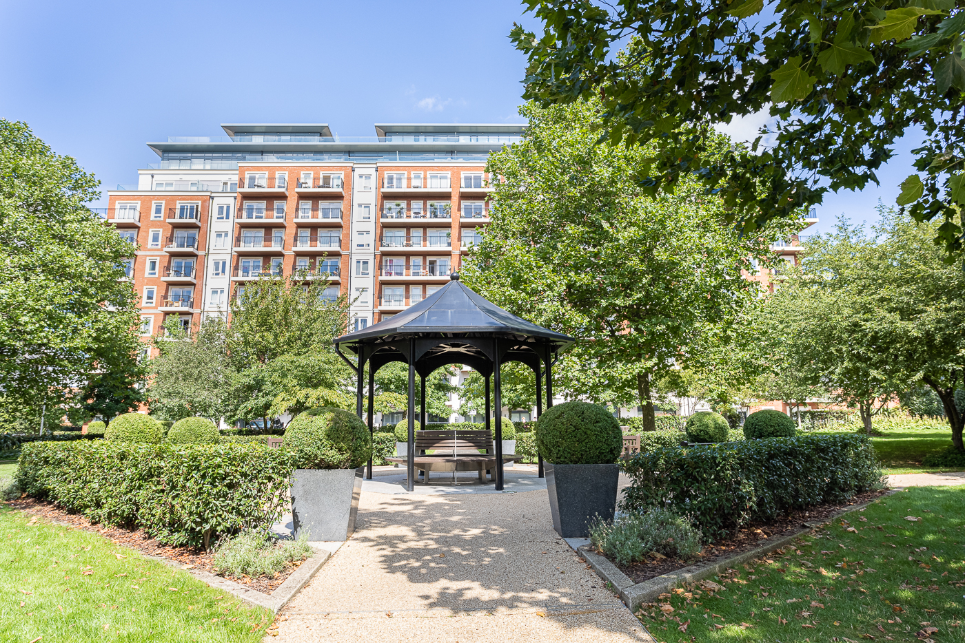 2 bedrooms apartments/flats to sale in Beaufort Square, Colindale, London-image 11