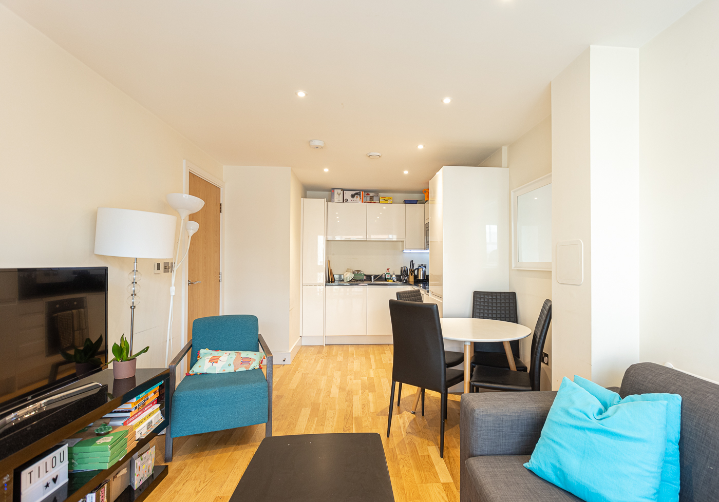 2 bedrooms apartments/flats to sale in Keymer Place, Limehouse, London-image 2