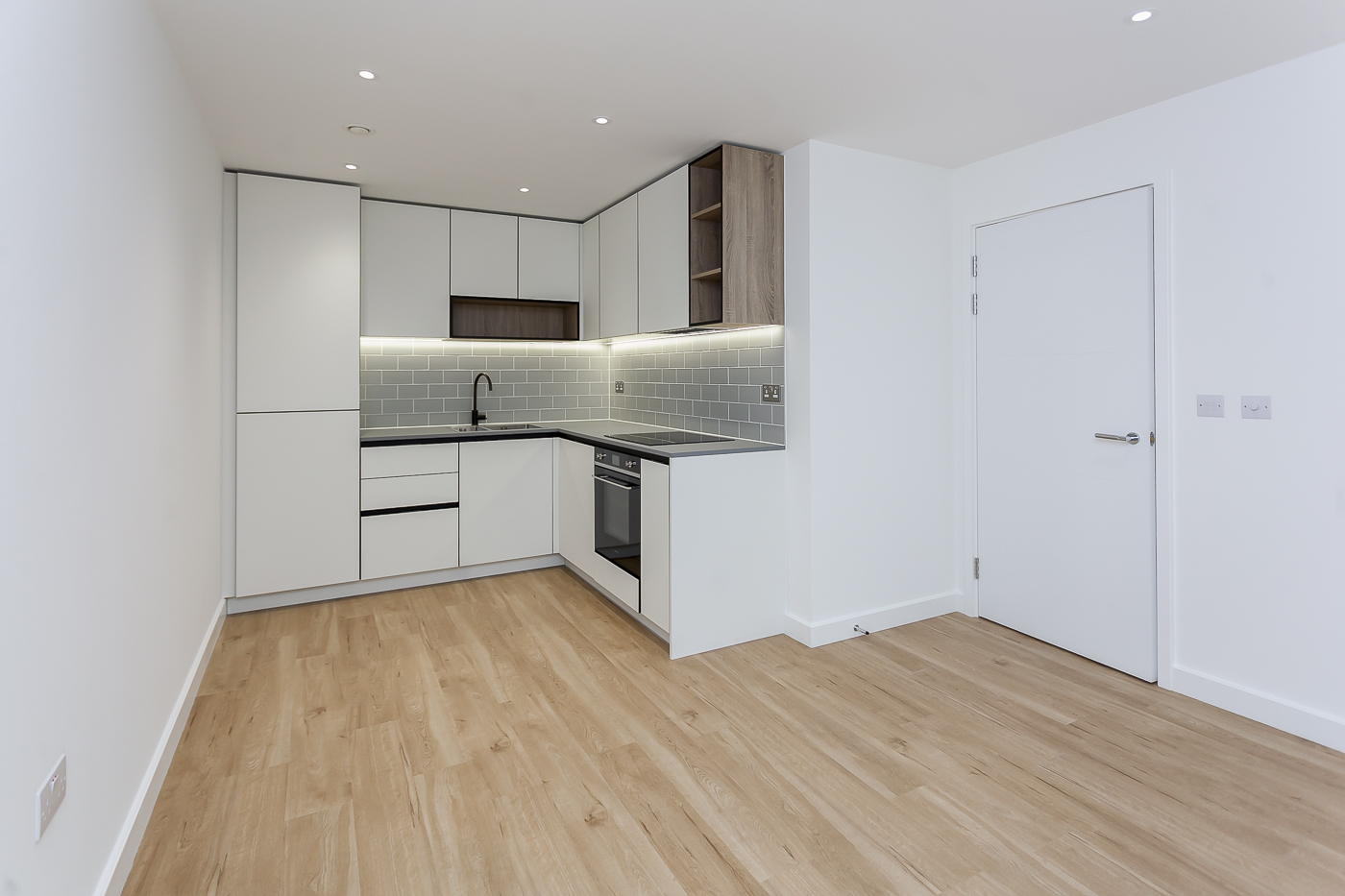 2 bedrooms apartments/flats to sale in Beaufort Square, Collindale, London-image 8