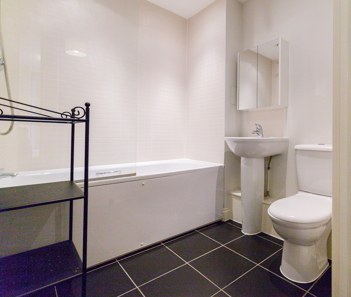 1 bedroom apartments/flats to sale in Needleman Close, Colindale-image 8