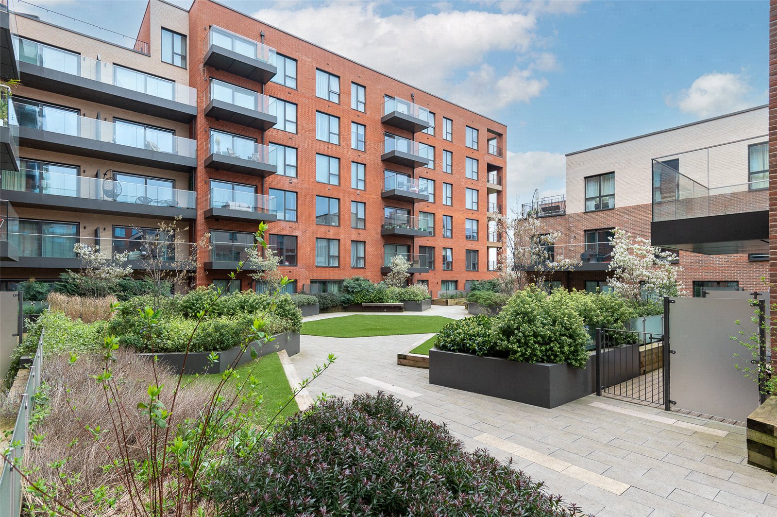 1 bedroom apartments/flats to sale in Quarrion House, 14 Thonrey Close, Colindale-image 1