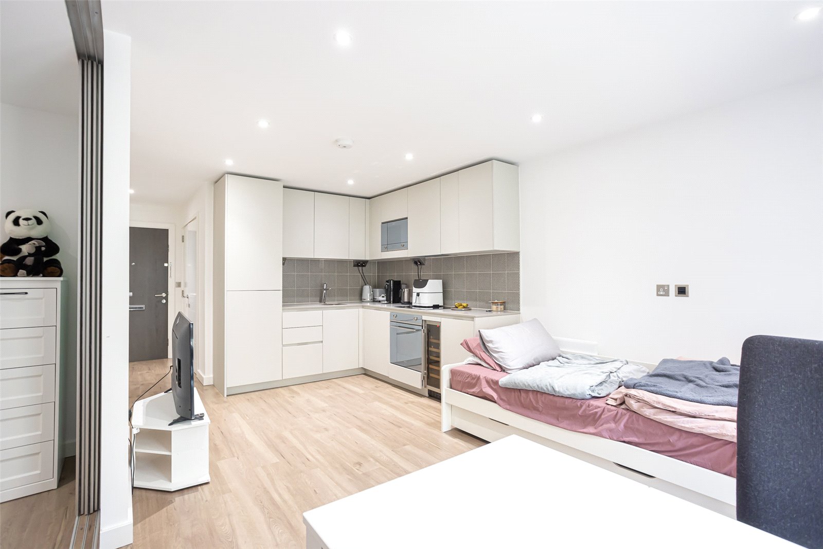 1 bedroom apartments/flats to sale in Castleton House, 26 Aerodrome Road, London-image 10