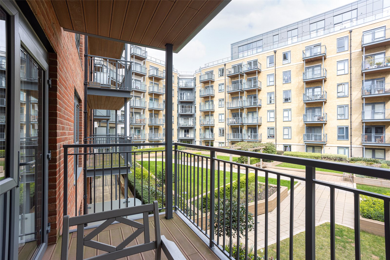 1 bedroom apartments/flats to sale in Castleton House, 26 Aerodrome Road, London-image 4