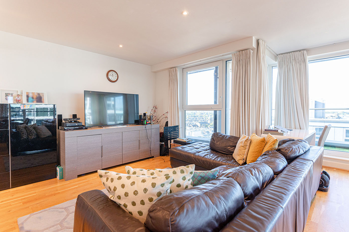 3 bedrooms apartments/flats to sale in The Boulevard, London-image 10