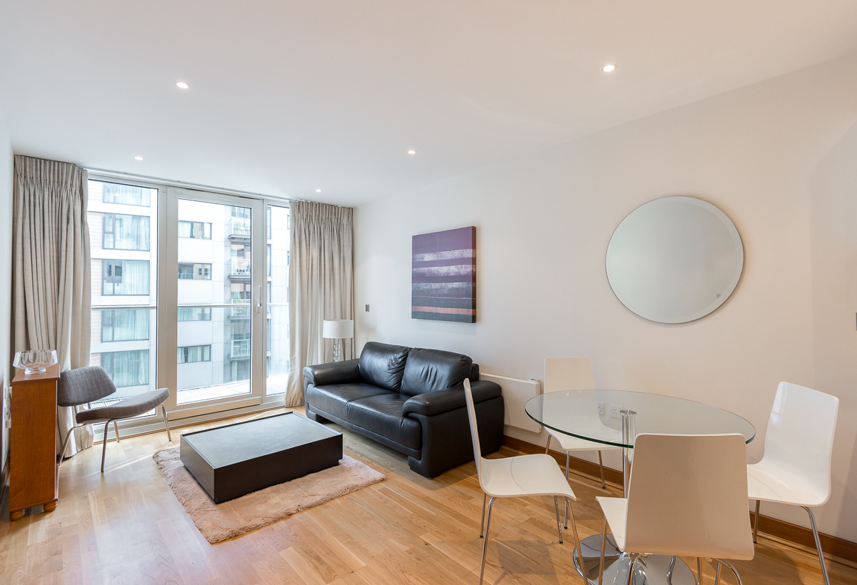 1 bedroom apartments/flats to sale in Queenstown Road, Battersea-image 3